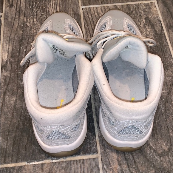 Air Jordan 11 Retro GS - Picture 3 of 7